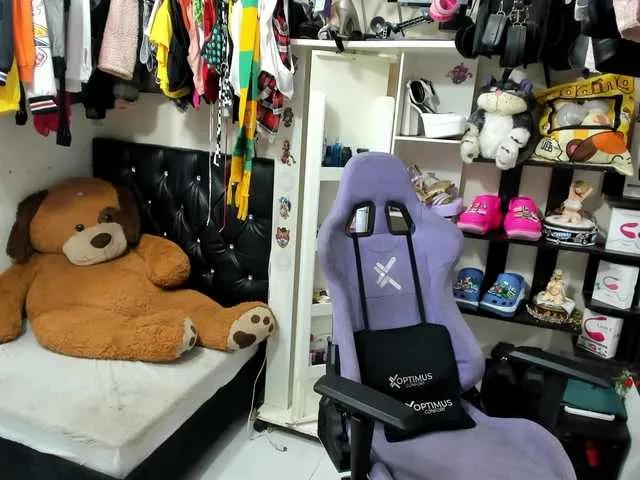 Freechat alison-miller on BongaCams