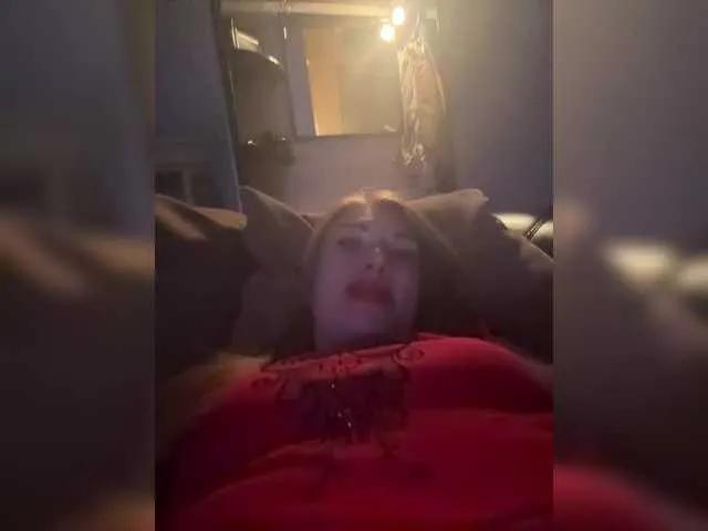 Offline AnnaMaks12 on BongaCams