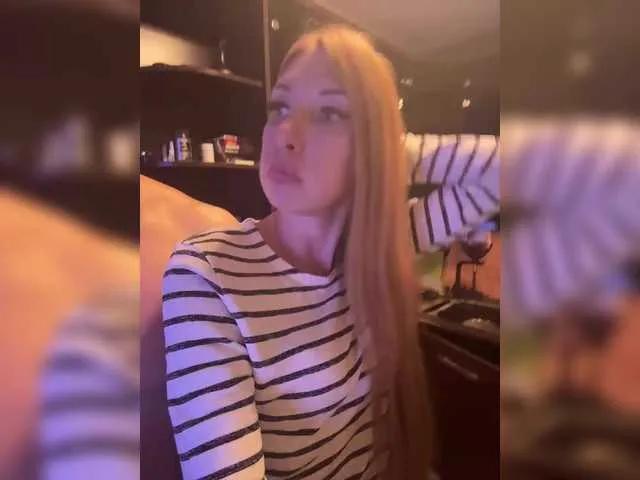 Offline AnnaMaks12 on BongaCams