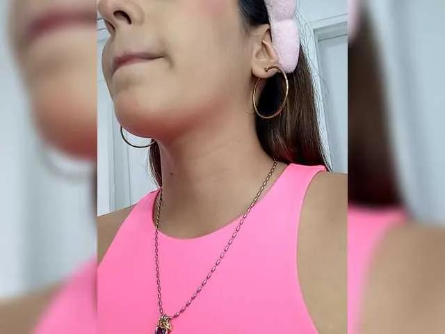 BellaSaint — It makes me very horny, flirtatious conversations, getting hot while reading how you fuck me is my greatest desire.