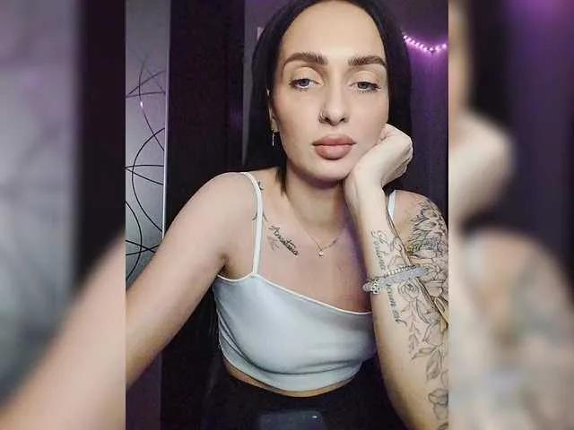 Blackcaramel — For me, the most important and most exciting quality in a man is intelligence. Of the external factors, well-groomed, pleasant smell and a look that cannot be expressed in words, with a touch of madness and mystery.