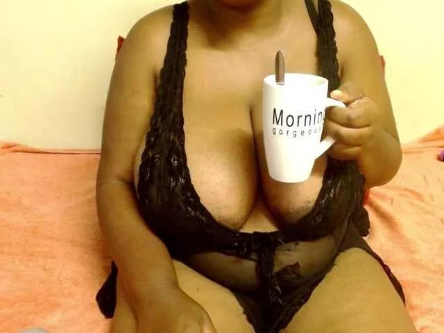 Freechat BustyBabeXX on BongaCams