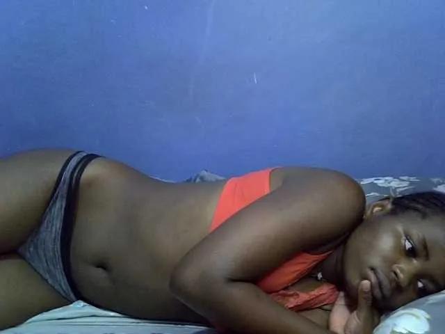 Freechat curvy-corazon on BongaCams