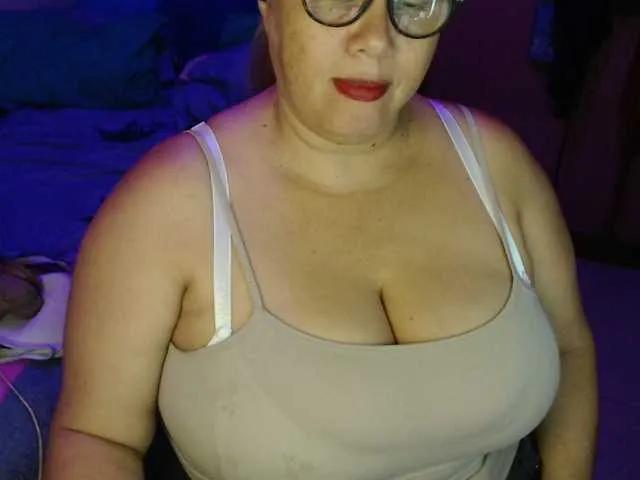 Freechat ElizabethTaylor8 on BongaCams