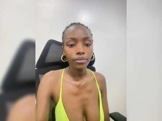 Exoticsoms — Attention, a charming voice and a good sense of humour.