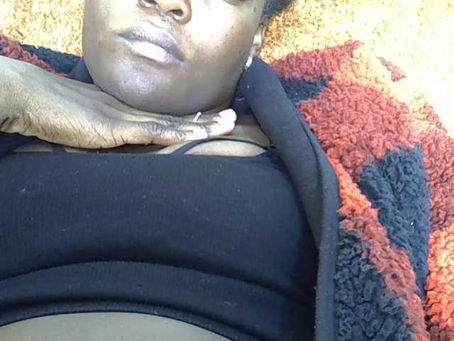 Fine-ass-bitch on BongaCams