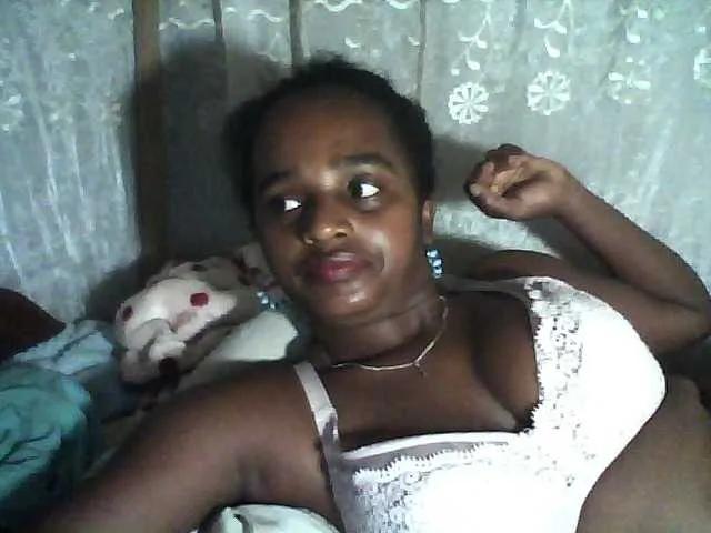 Offline Flania on BongaCams