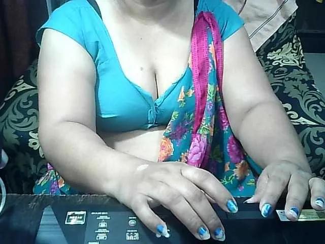 Offline Indianbhabhimilf40 on BongaCams