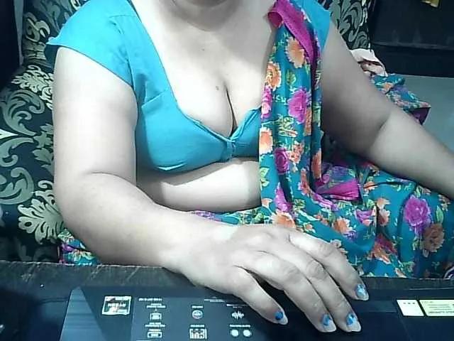 Offline Indianbhabhimilf40 on BongaCams