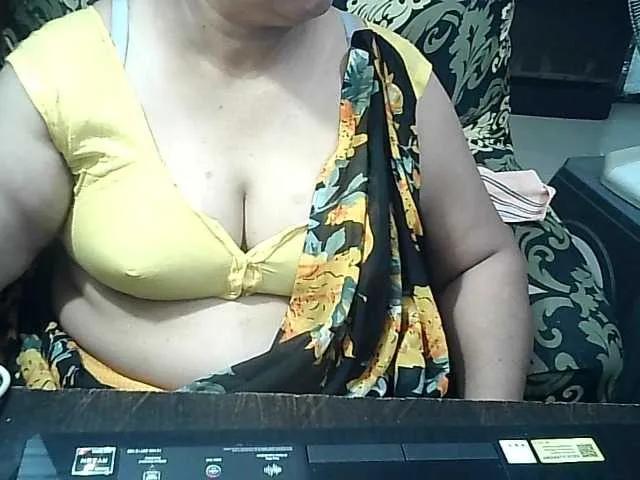 Offline Indianbhabhimilf40 on BongaCams