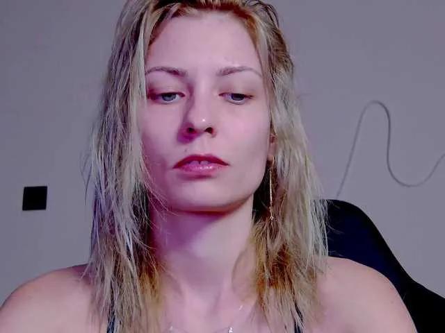 Offline karo131324 on BongaCams