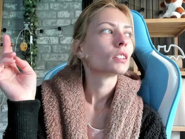 Offline karo131324 on BongaCams