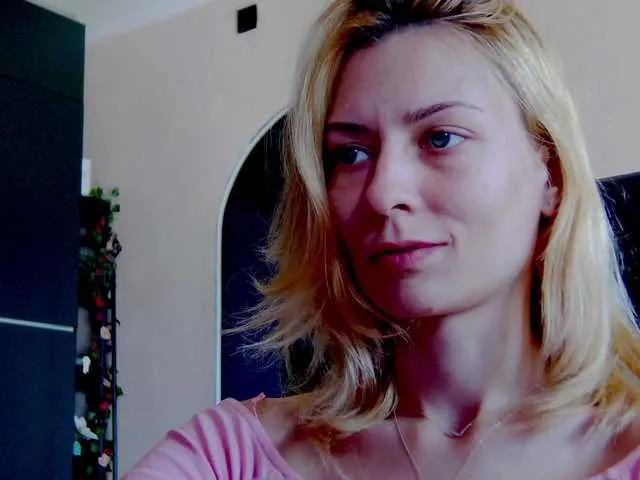 Offline karo131324 on BongaCams