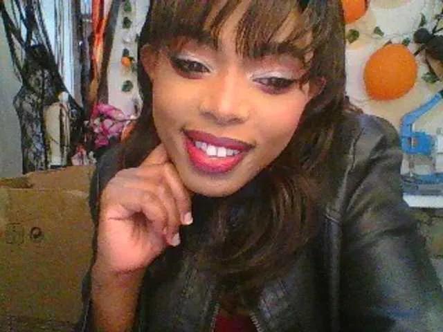 Lilianjackson — The toys when they vibrate it makes me so horny and wet.
When a guy suprises me by tipping and I get the buzz that turns me on