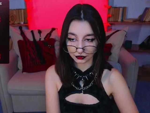 Freechat MistressMarcelline on BongaCams