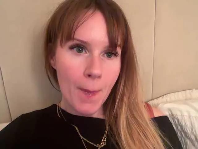 Offline REDHEADROSIE on BongaCams