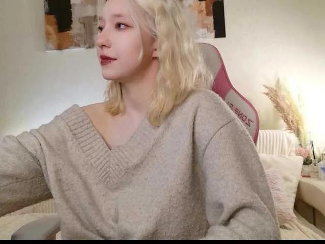 Freechat tinymia on BongaCams