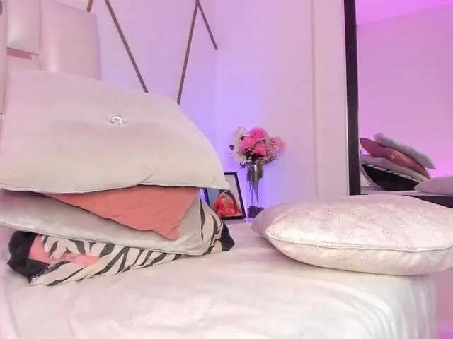 Venuswilds — I love that they make my toy vibrate, to make me submit myself, to make me shout with pleasure and feel that travel hot in my body 