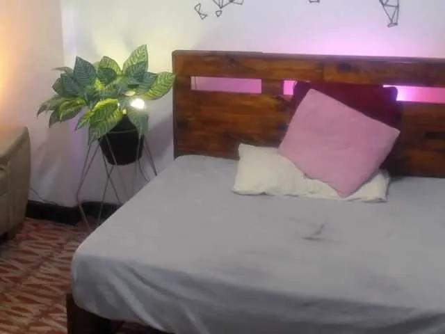 Yeseniaa25 on BongaCams 