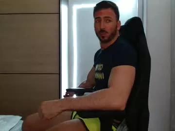 aaront0pmuscles on Chaturbate 