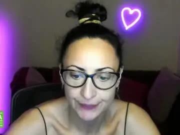 arianna_tifany — GOAL: put on a man's shirt [705 tokens left] #new #nonude #natural #milf #goddess