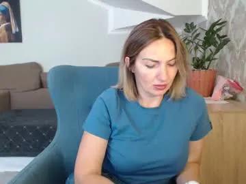 Freechat mallinia on Chaturbate