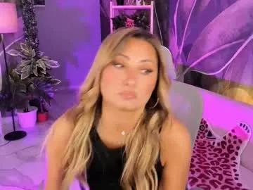 Freechat sarahholly on Chaturbate