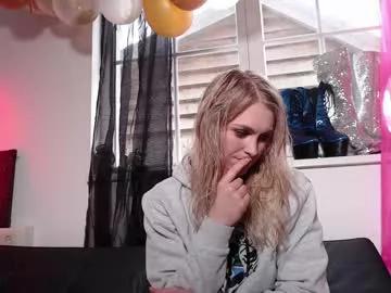 Freechat siswet19 on Chaturbate