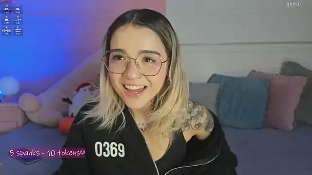 _Tammara_ — splits + no panty