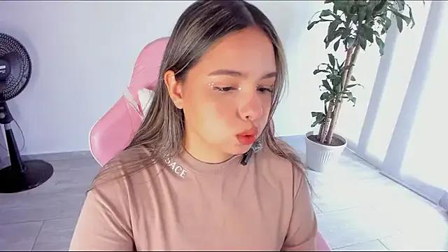 Alana_Banana_ on StripChat 