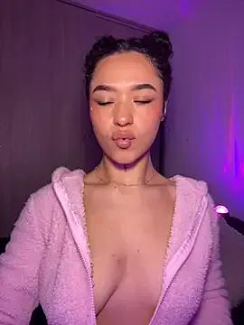 Freechat Crystal_Dluna on StripChat