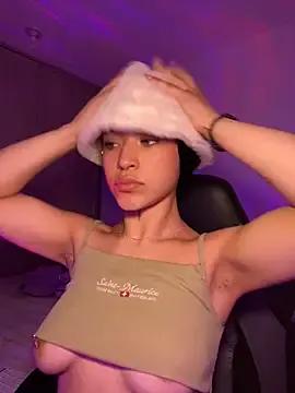 Freechat Crystal_Dluna on StripChat