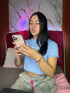 Freechat emily_22x on StripChat