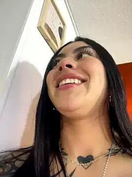 Freechat emily_22x on StripChat