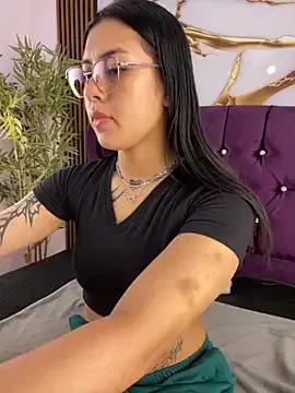 Freechat emily_22x on StripChat