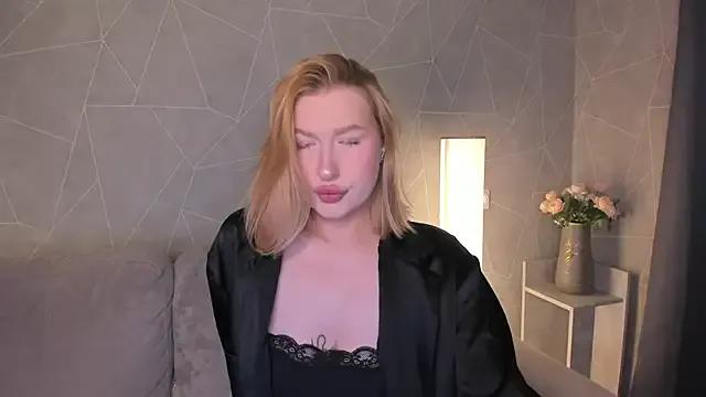 Emma__Leee on StripChat 