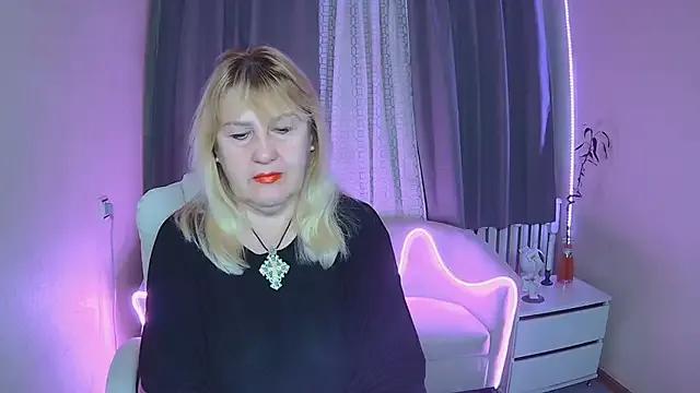 EmmaEllison on StripChat 