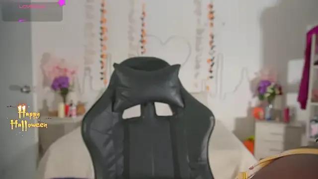 EmmaSanzz_ on StripChat 