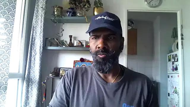 Freechat frenchblackc31 on StripChat