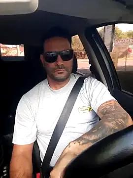 hecwil8 — Show de masturbacion en el taller mecni