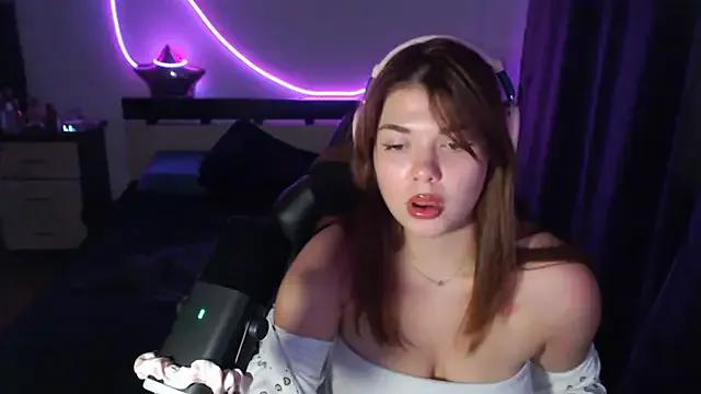 helengilmor on StripChat 