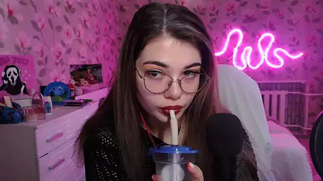 helengilmor on StripChat 