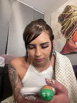 Hilary_pinkk — Show boobies + crean