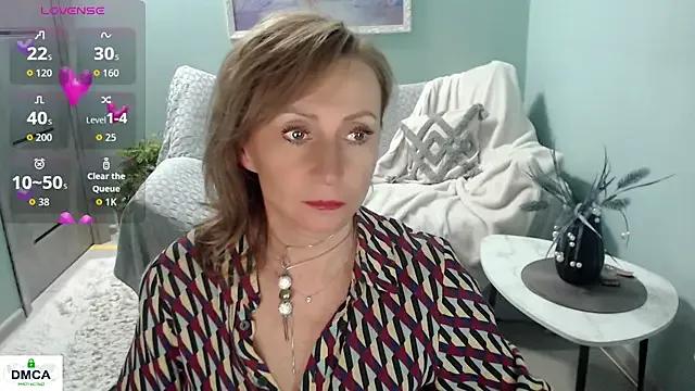 HornyMilf_777 — Air kiss..