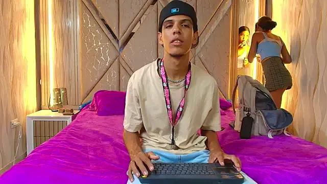 Freechat Hotcouple_222 on StripChat