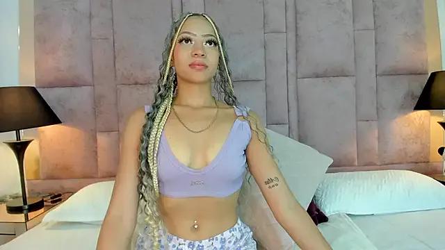 JenniferHills on StripChat 