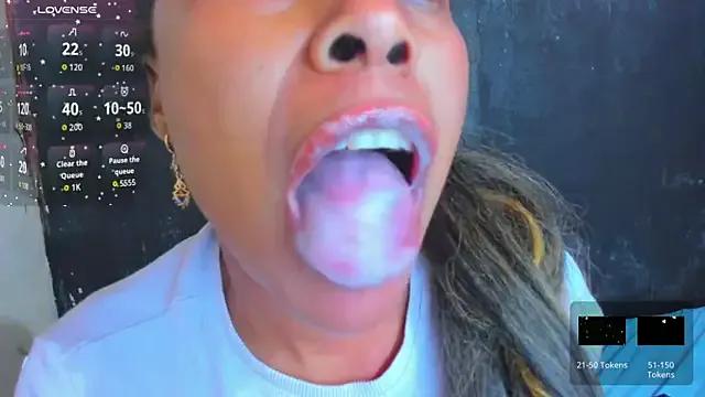 KamariaFyre — squirt ....fist .....dp