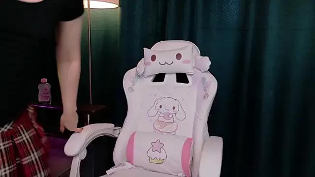 KikiMoor on StripChat 