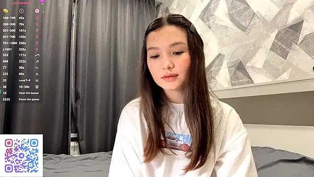 Freechat KiraVelvet on StripChat