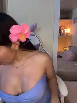 Freechat laemmarouse on StripChat